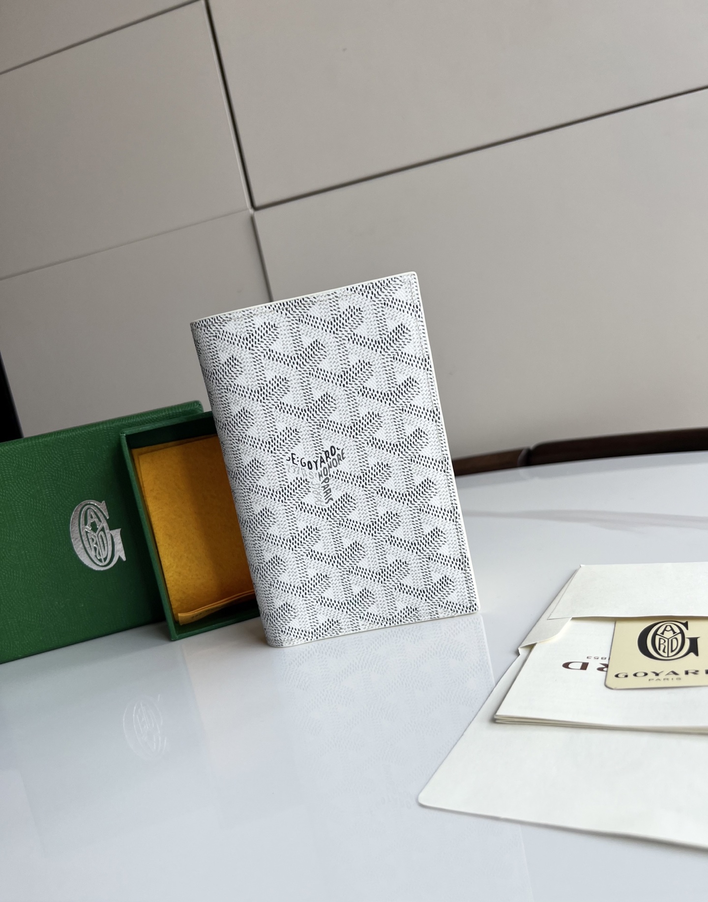 고야드 여권지갑  1.5 cm x 10 cm x14cm