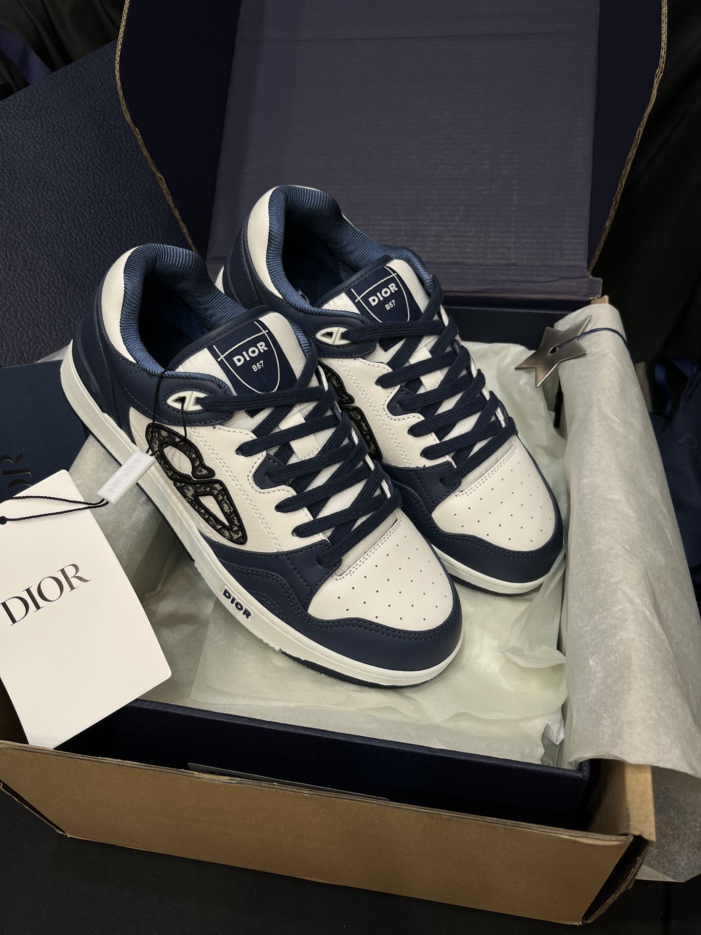 디올 B57 스니커즈
