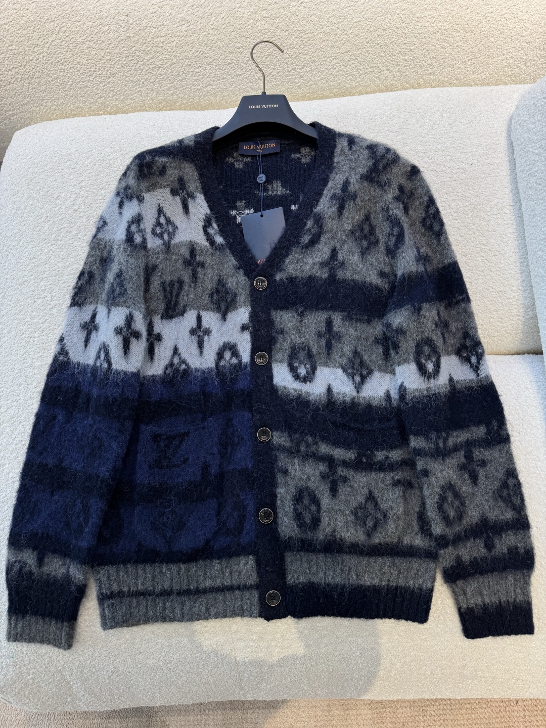 루이비통 모헤어 + 울 가디건