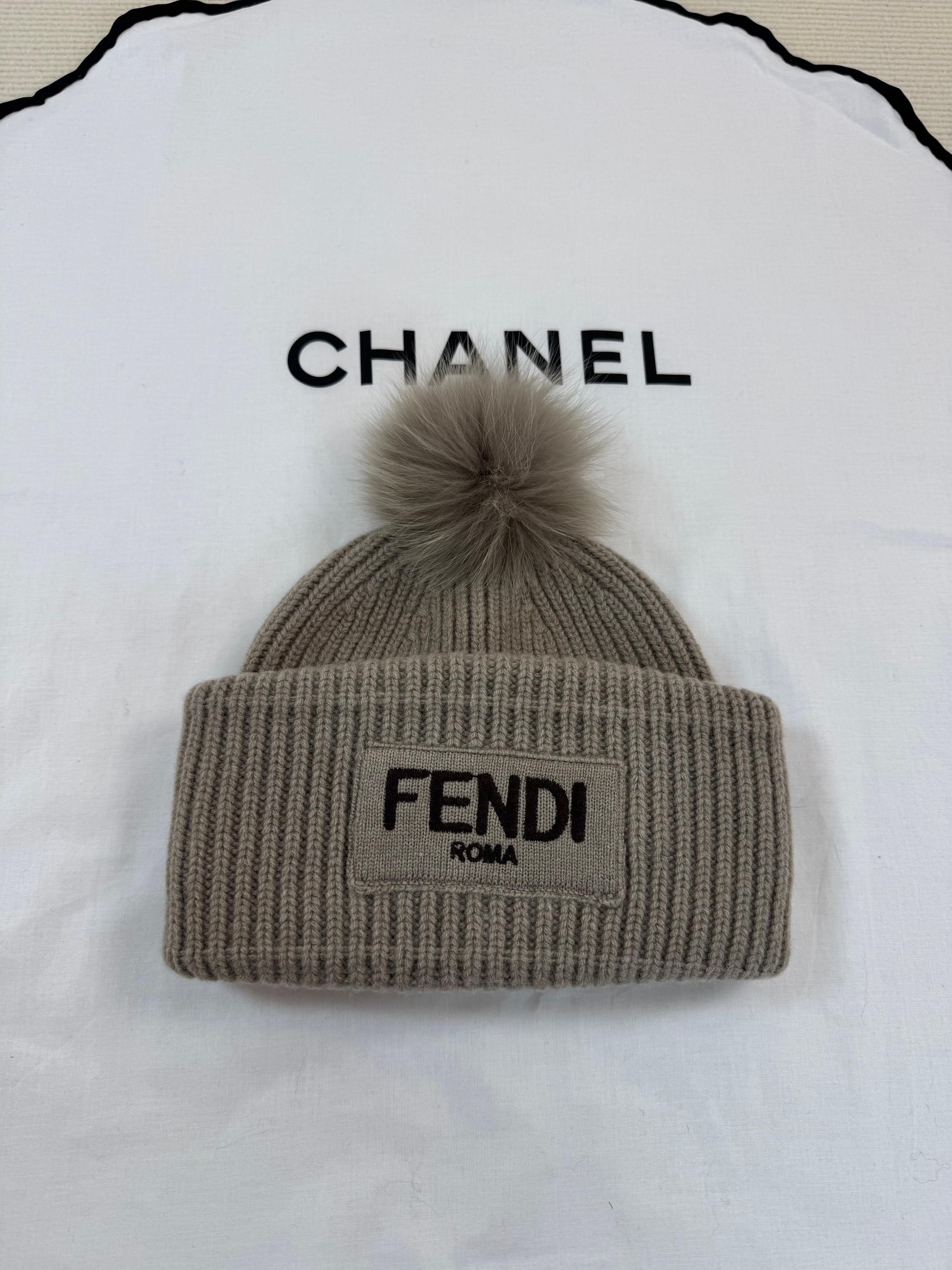 펜디 25FW 여성 펜디 모자