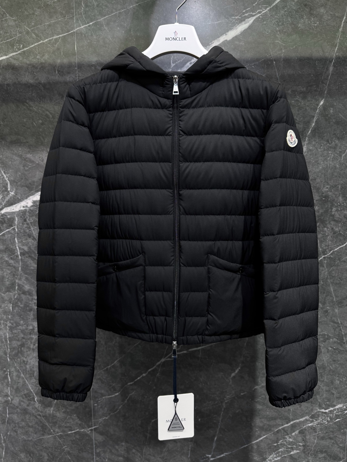 몽클레어 Hade 라이트 후드 구스다운 재킷