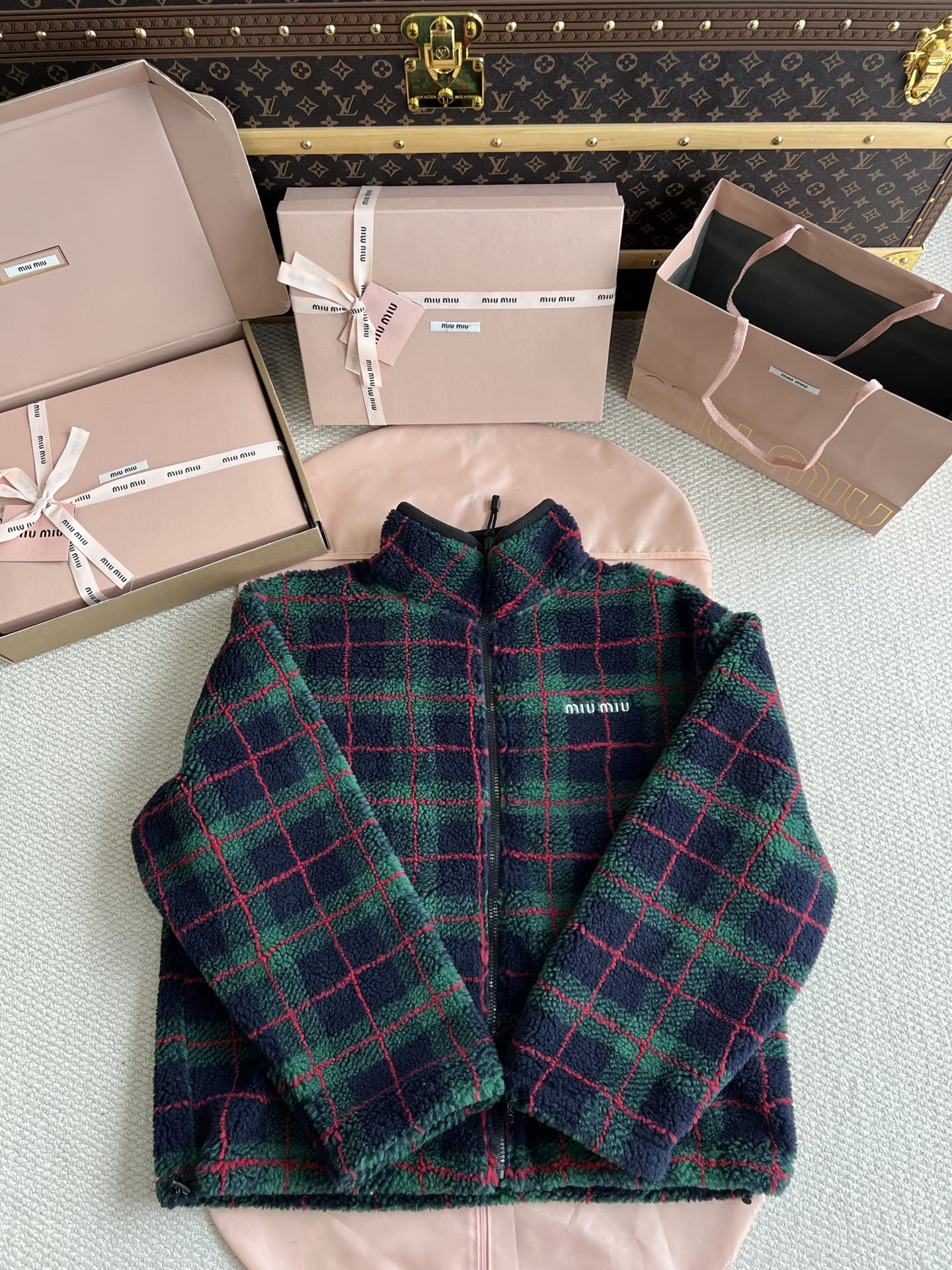 미우미우 체크 테디 집업 자켓