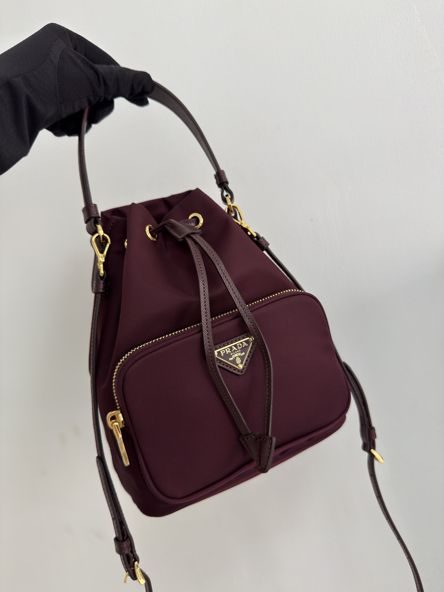 프라다 나일론 버킷백 1BH038