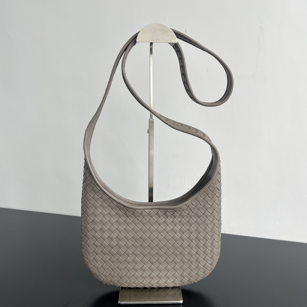 BOTTEGA VENETA 스몰 베네토 836918 27x17x2.5cm  숄더 스트랩 56.5cm
