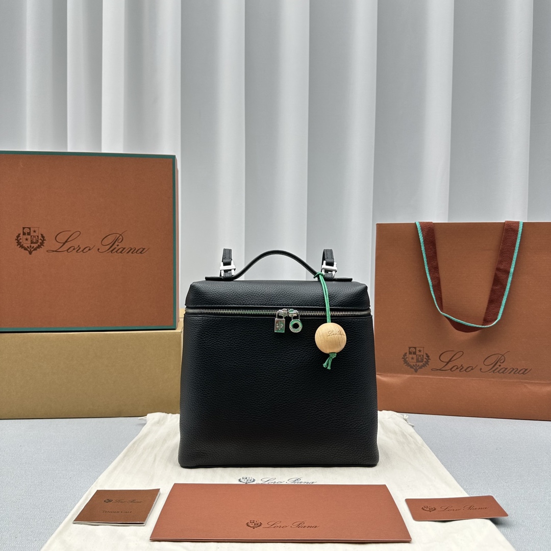 Loro Piana L23.5 백팩  23×8X 22cm