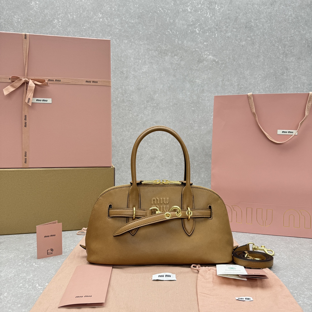 Miu Miu 라지  Aventure 핸드백    33X 11 X 17 cm