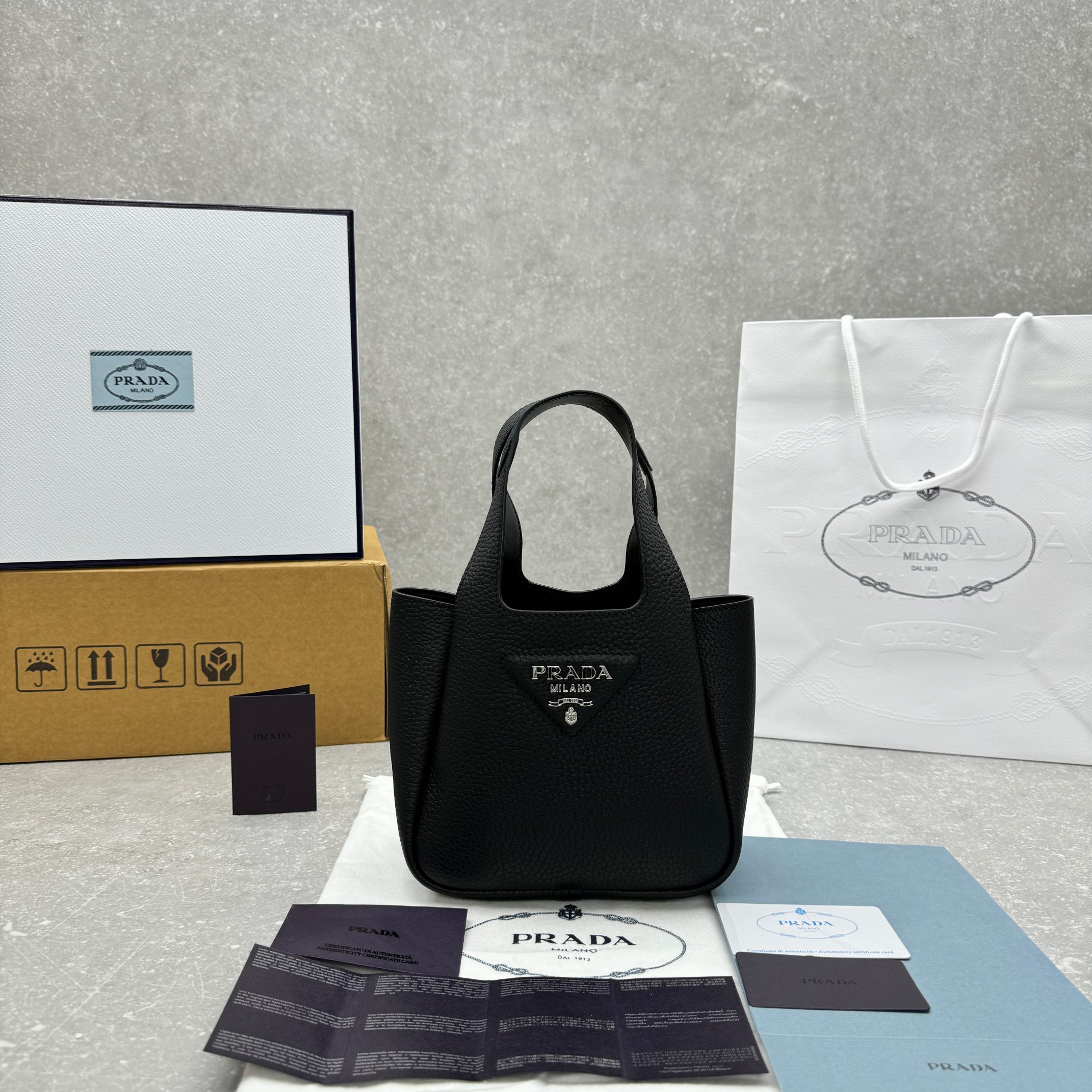 프라다 레더 미니 백 1BA349 19cmx18cmX10cm