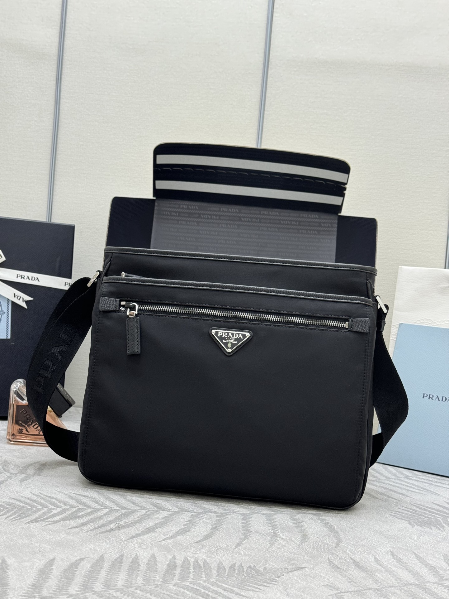 프라다 리나일론 크로스백 2VH953 31X30X6cm