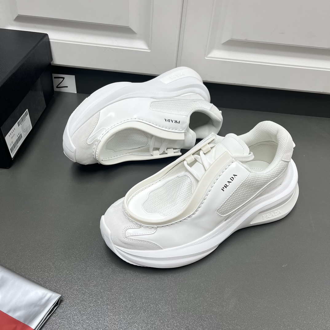 프라다 브러시드 레더 바이크 스웨이드 스니커즈