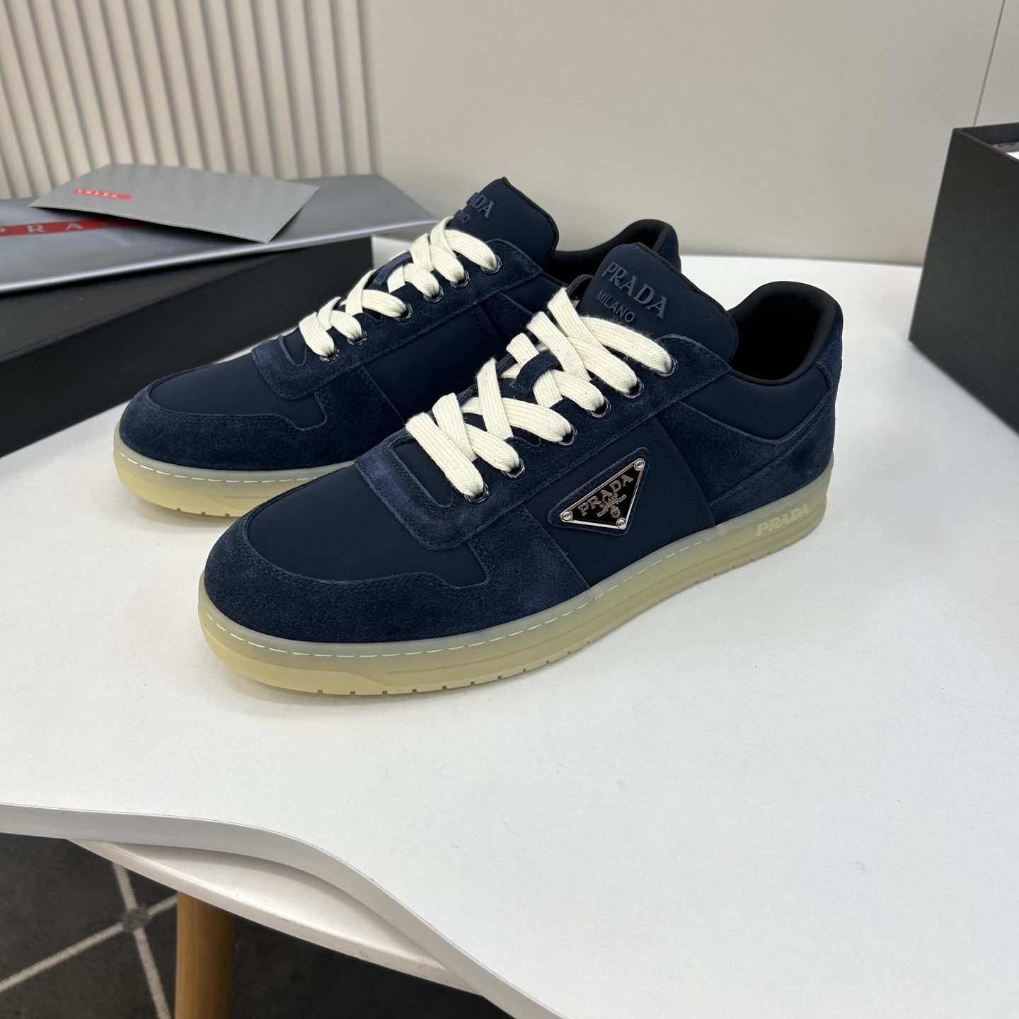 프라다 다운타운 델라베 스웨이드 리나일론 스니커즈 2EE364