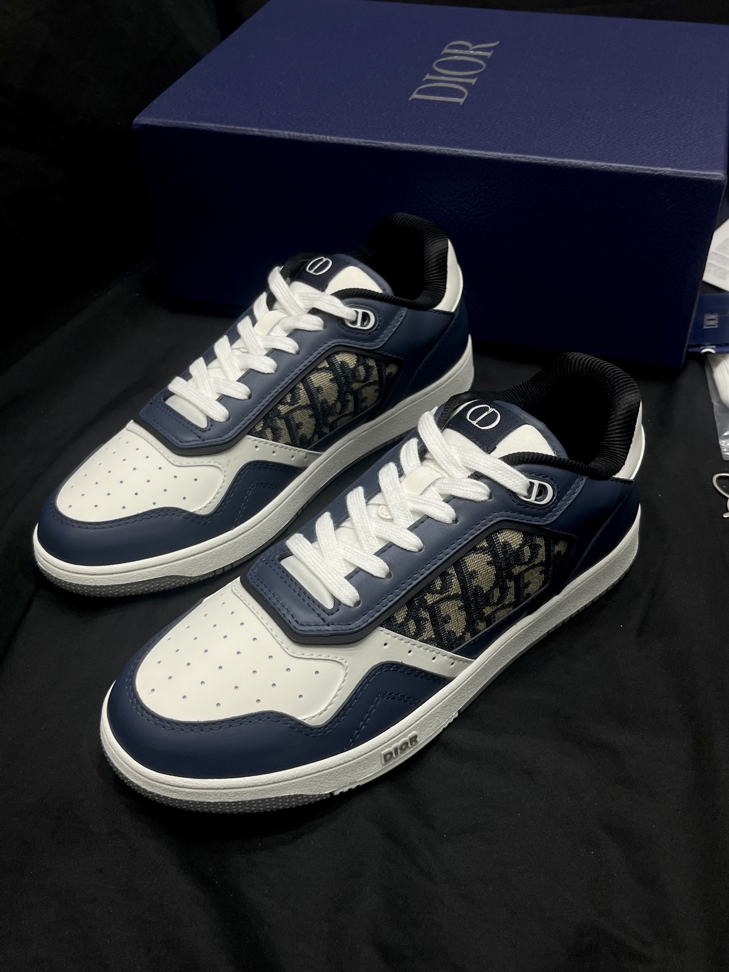 디올 남자 B27 로우탑 스니커즈