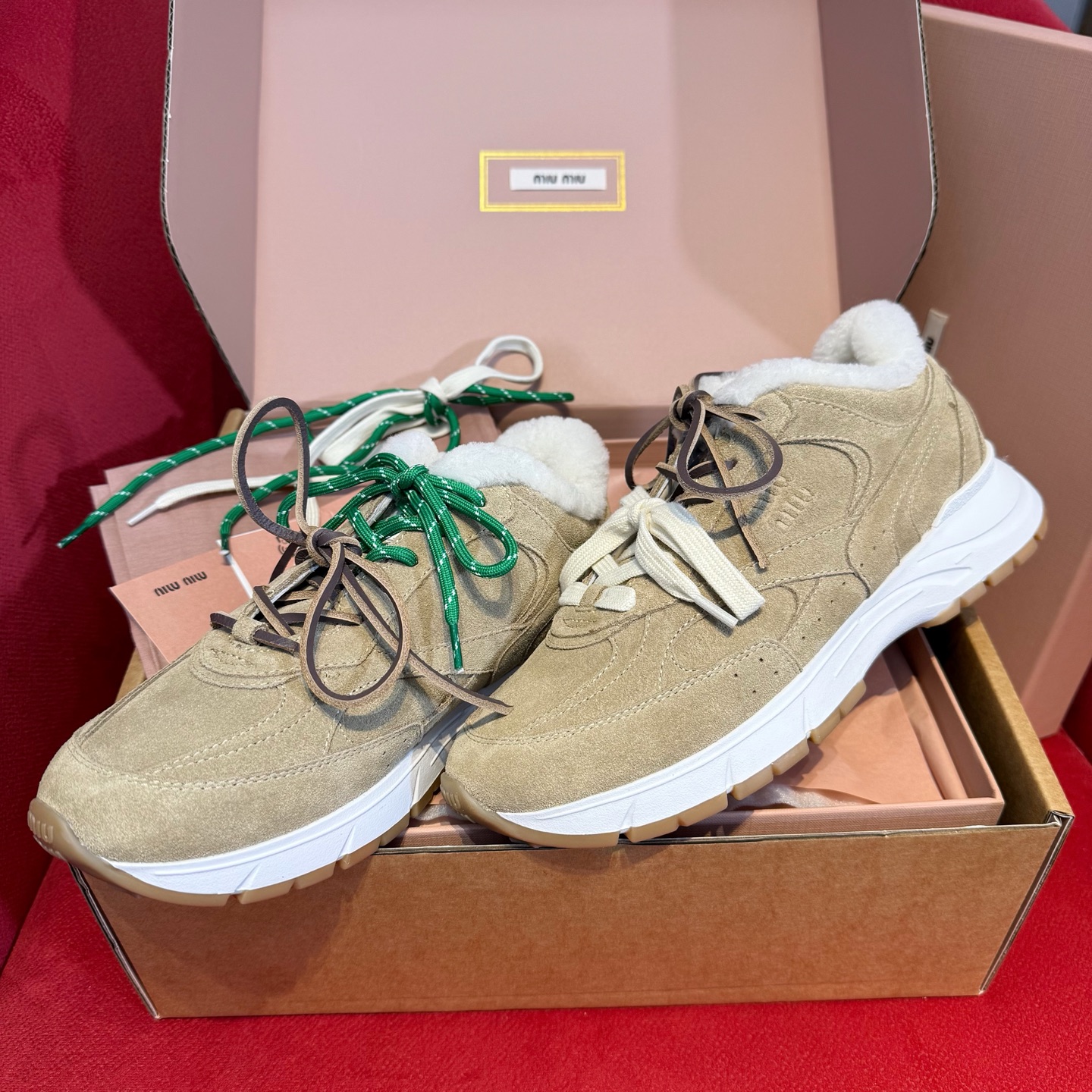 미우미우x뉴발란스 콜라보 스니커즈