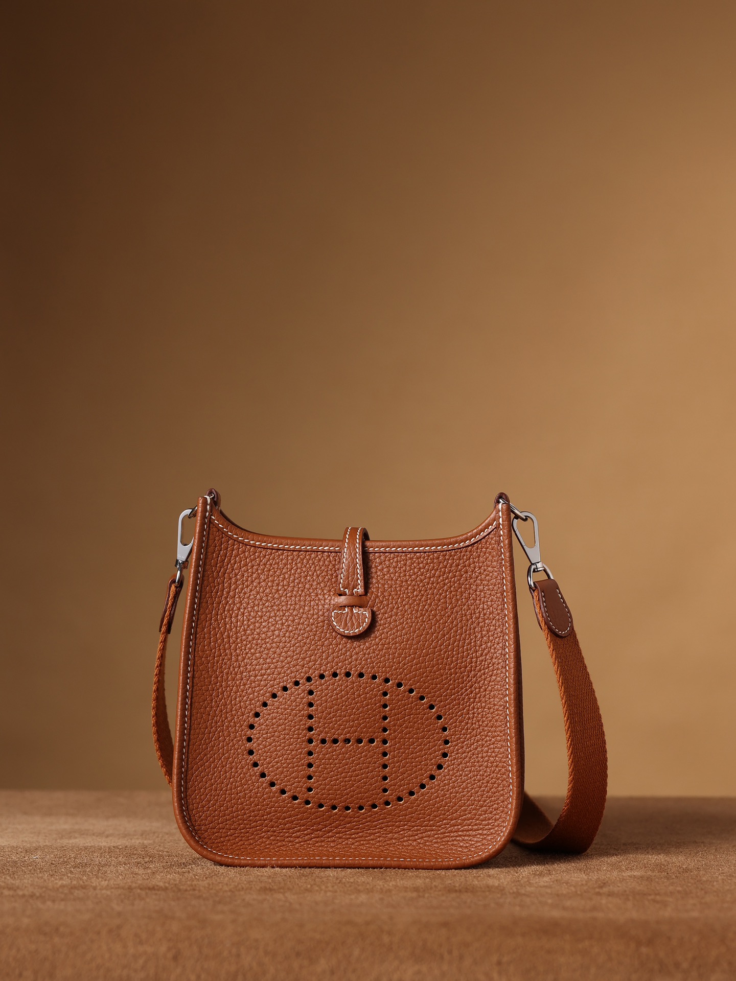 M9 Herme* Evelyne 16 bag