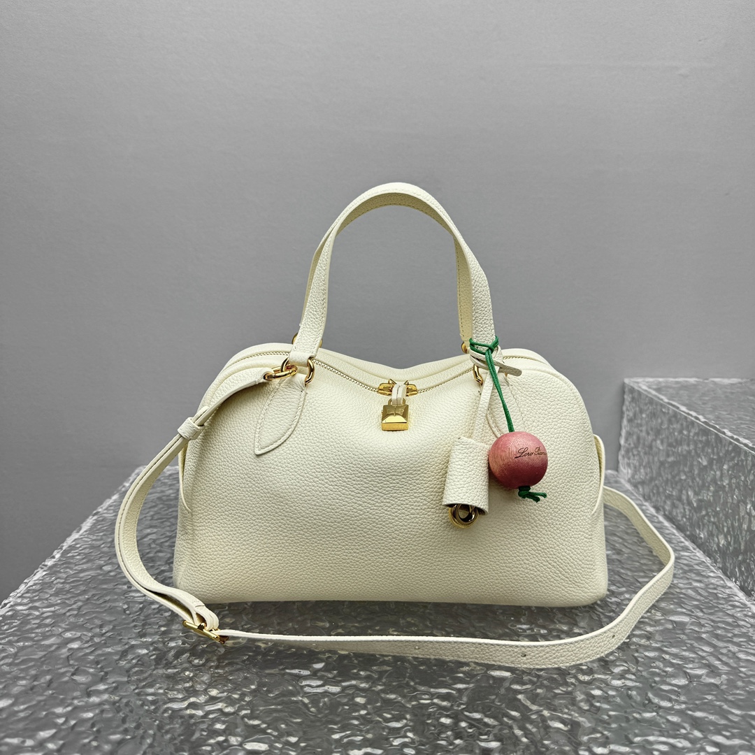 로로피아나  송아지 가죽 스몰 니들 백  30x  17x  14cm