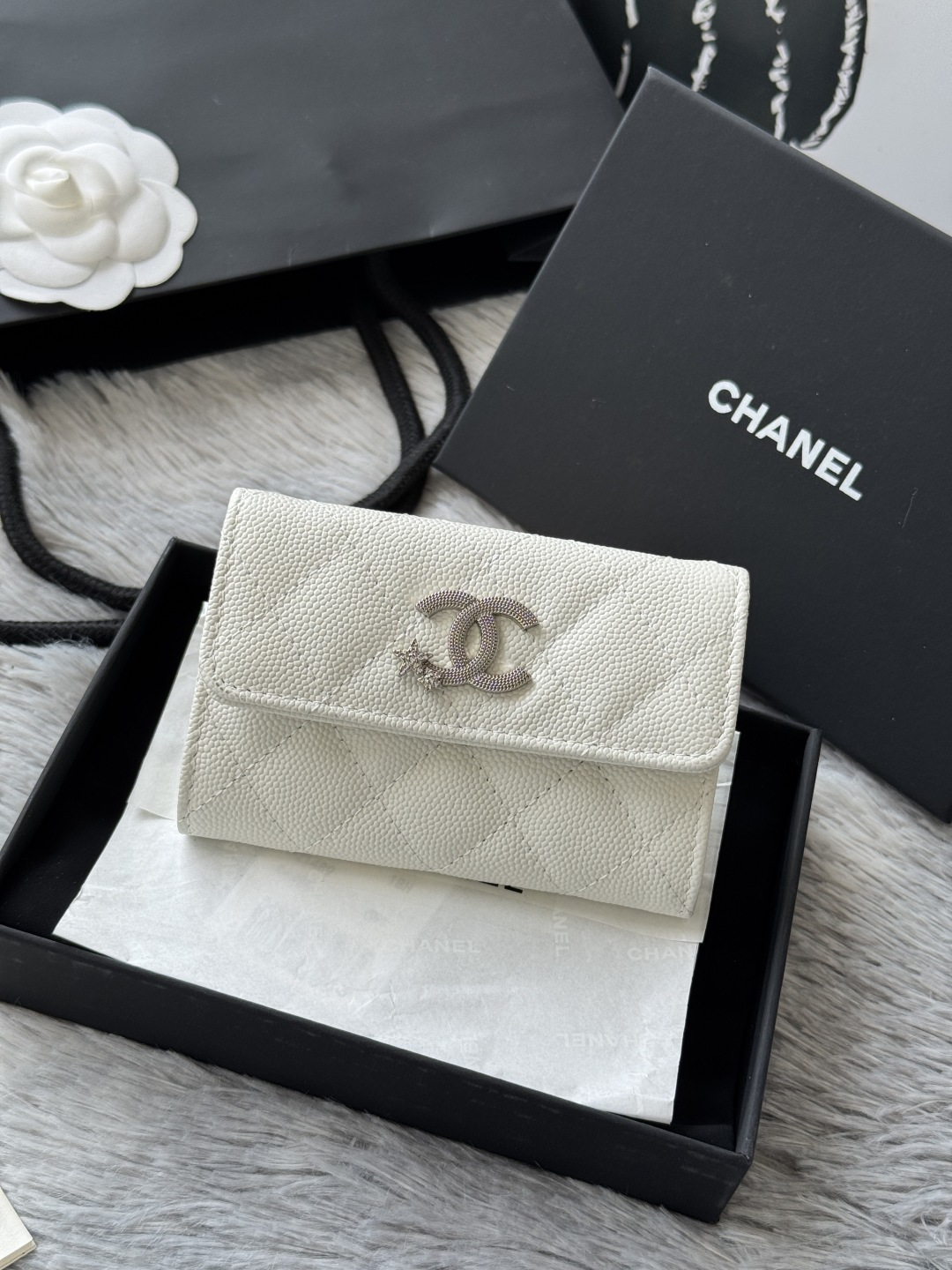 샤* 25B CC 별 로고 캐비어 카드지갑