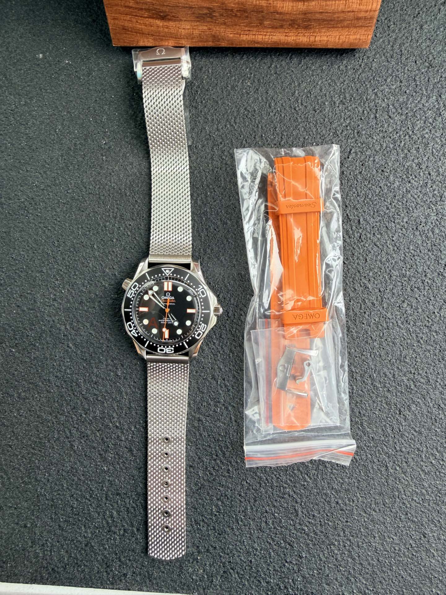 VS | 8806 무브먼트｜42mm l 오메가 씨마스터 다이버 300M