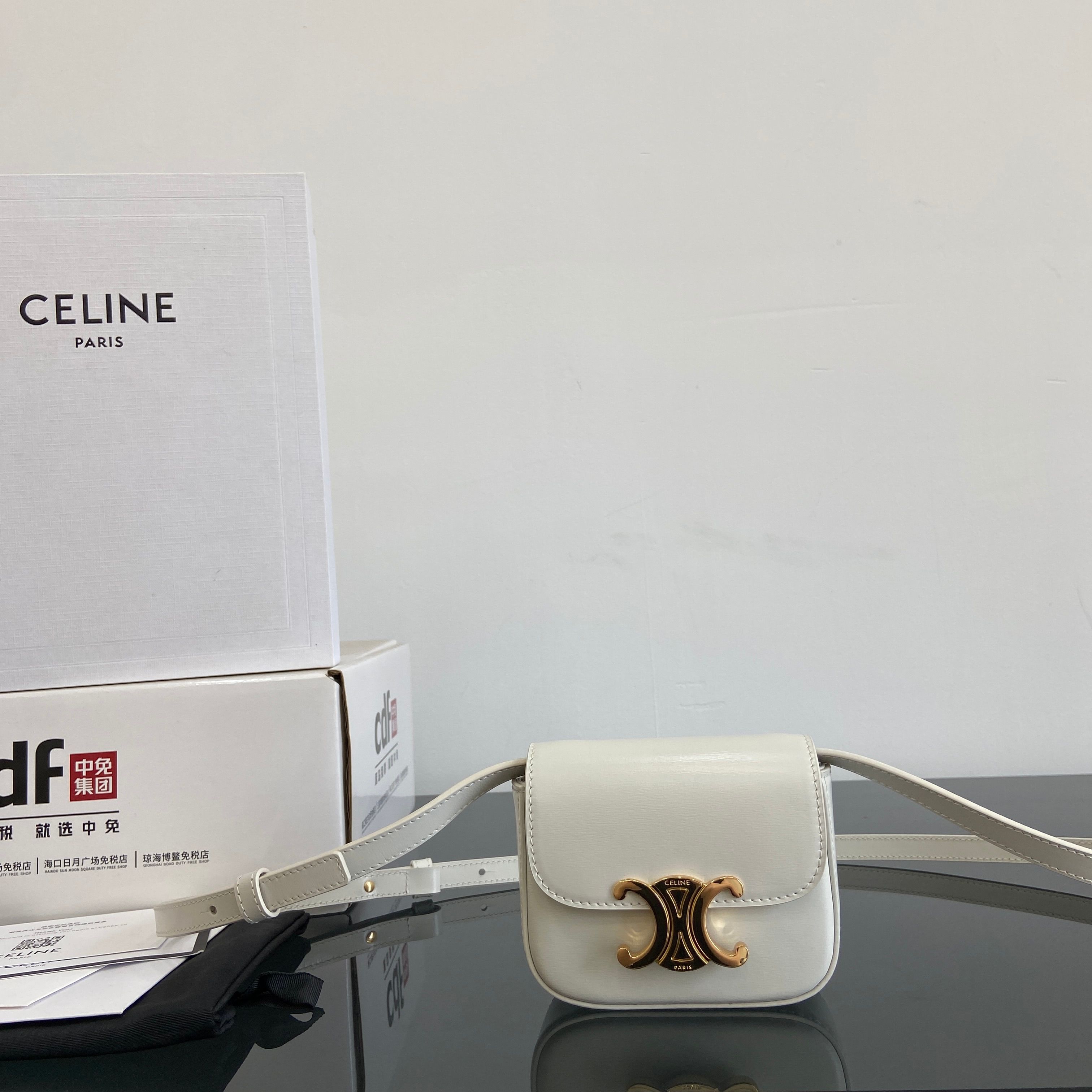 셀린느 클로드 미니 트리옹프 크로스백  11×4×8cm