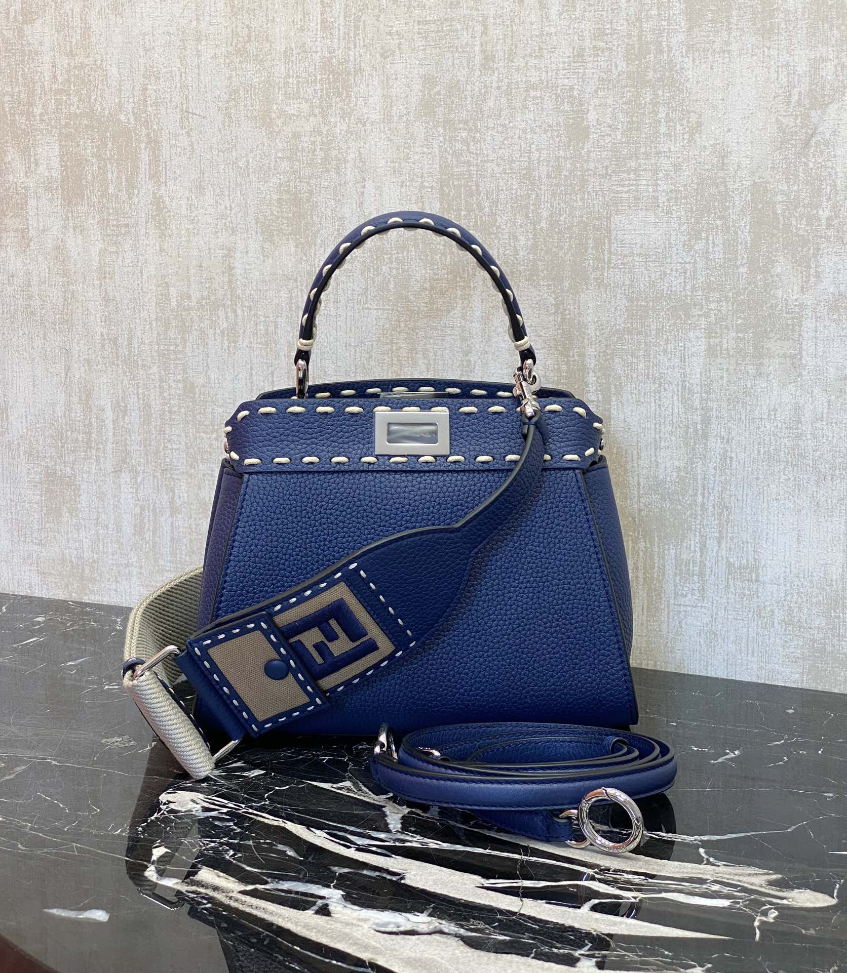 FENDI 미니 피카부  18 X11 X 23 cm