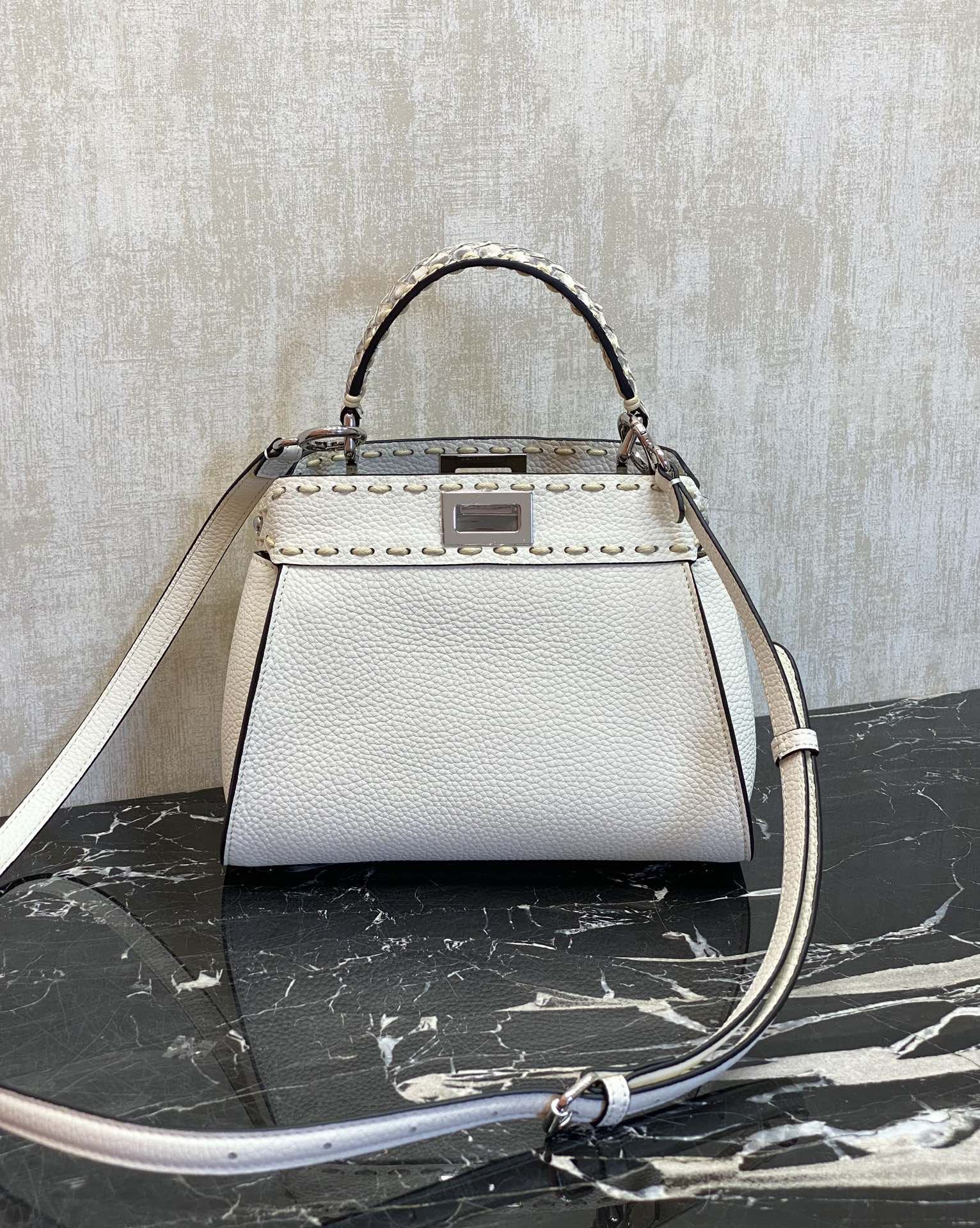 FENDI 미니 피카부  18 X11 X 23 cm