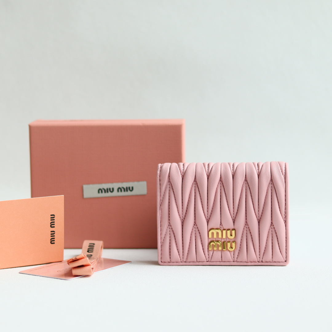 미우미우 로고 레터링 카드홀더