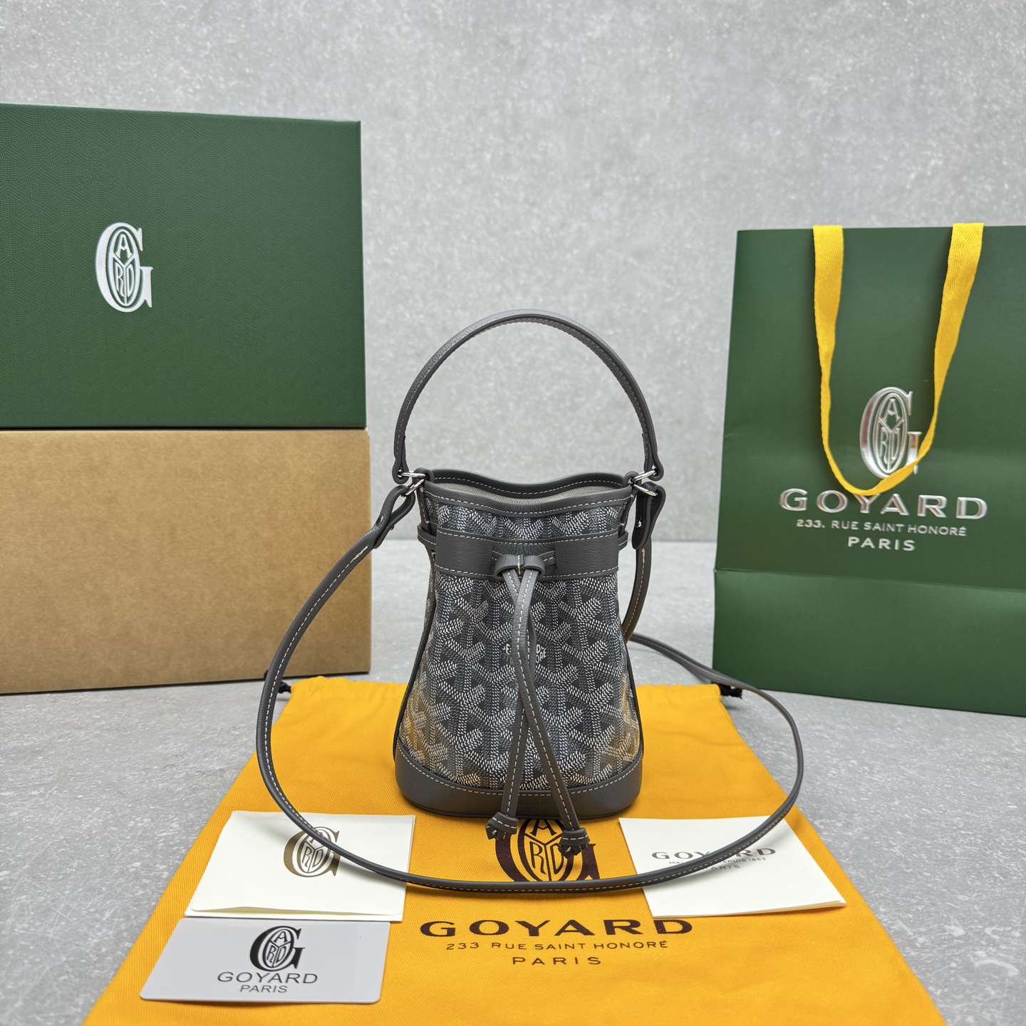 고야드 가방 여성용 쁘띠 플롯 버킷백 미니 PEFLOTMINTY  12×10×24cm