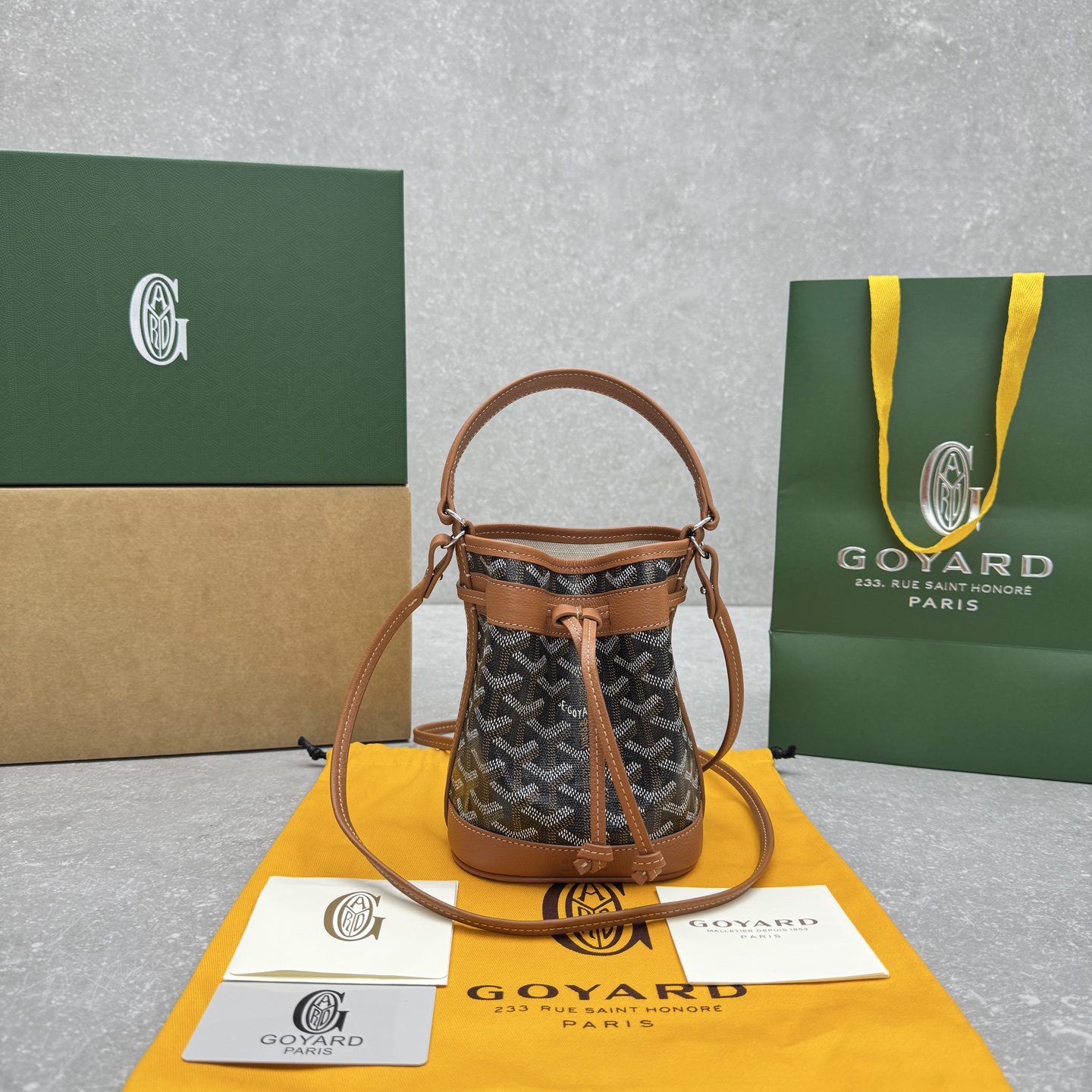 고야드 가방 여성용 쁘띠 플롯 버킷백 미니 PEFLOTMINTY  12×10×24cm