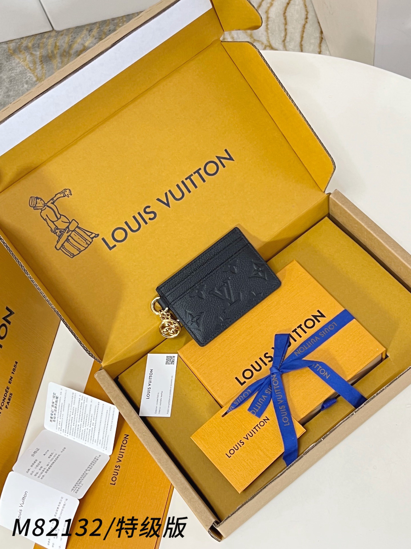 루이비통 LV 참 카드 홀더 M82132