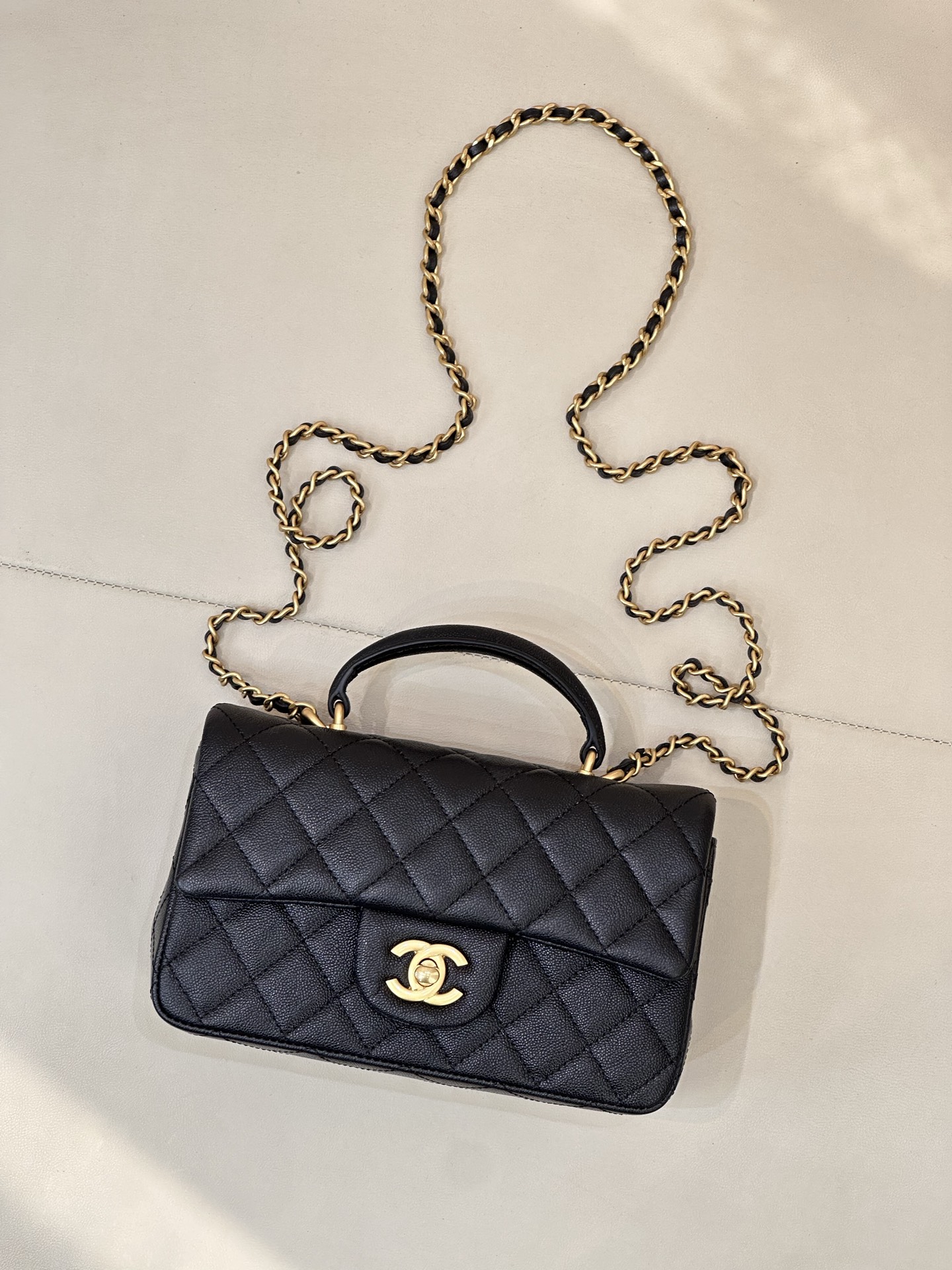 샤*  탑핸들 뉴미니 플랩백  AS2431 20*12*6cm