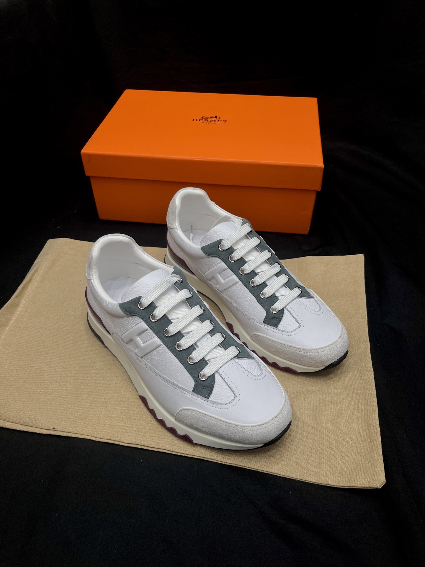 에르메스 트레일 스니커즈