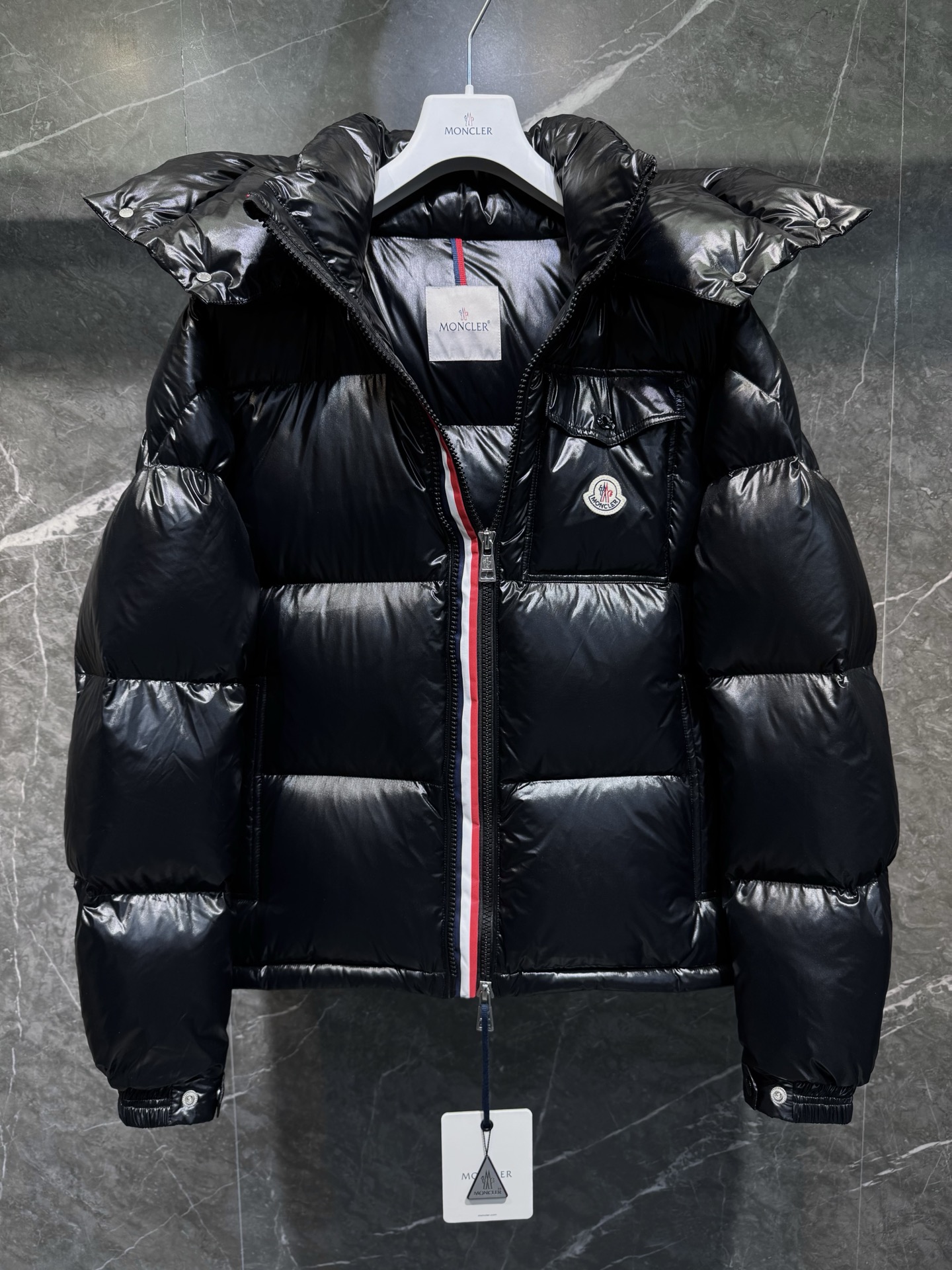 Montbeliard 후드 쇼트 다운 재킷