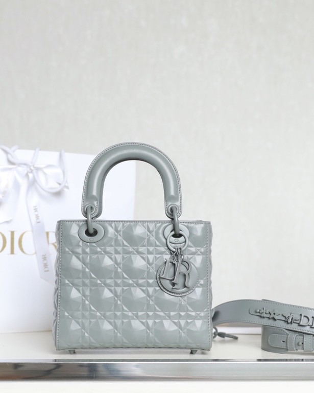 디올 Lady Dior  MY ABCDIOR 20 x 16.5 x 8 cm