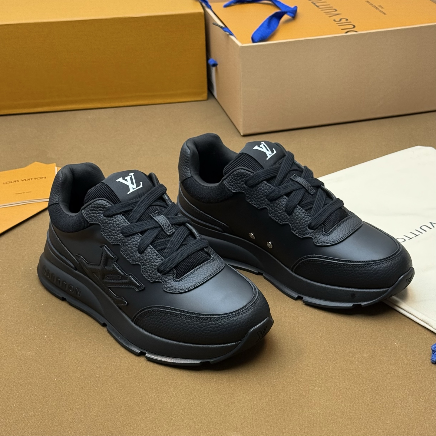 1AHSSV LV 클래식 스니커즈 270사이즈