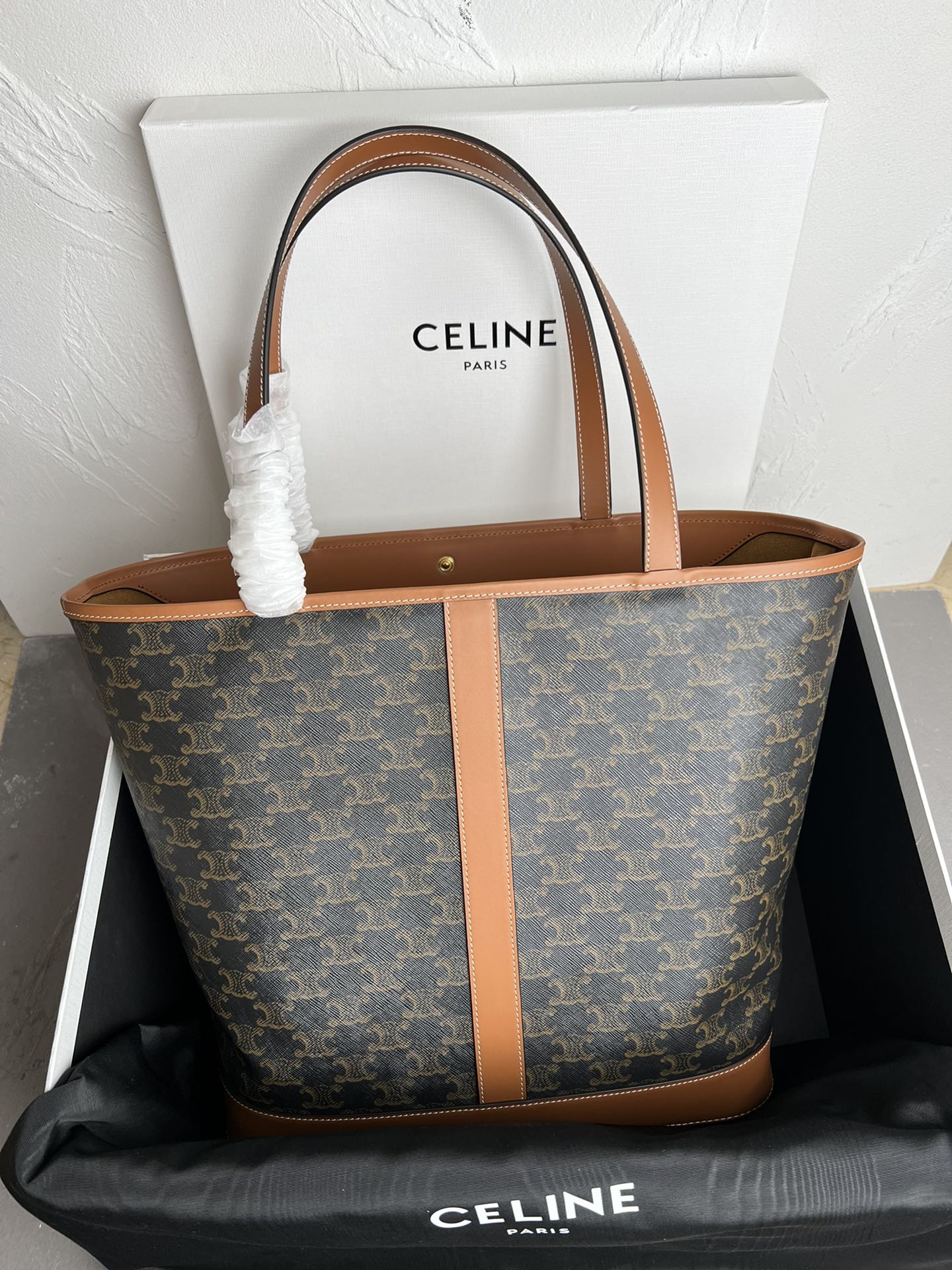 셀린느 미디엄 카바스 트리옹프 숄더백 115072CAS 31.5 X 31.5 X 16cm