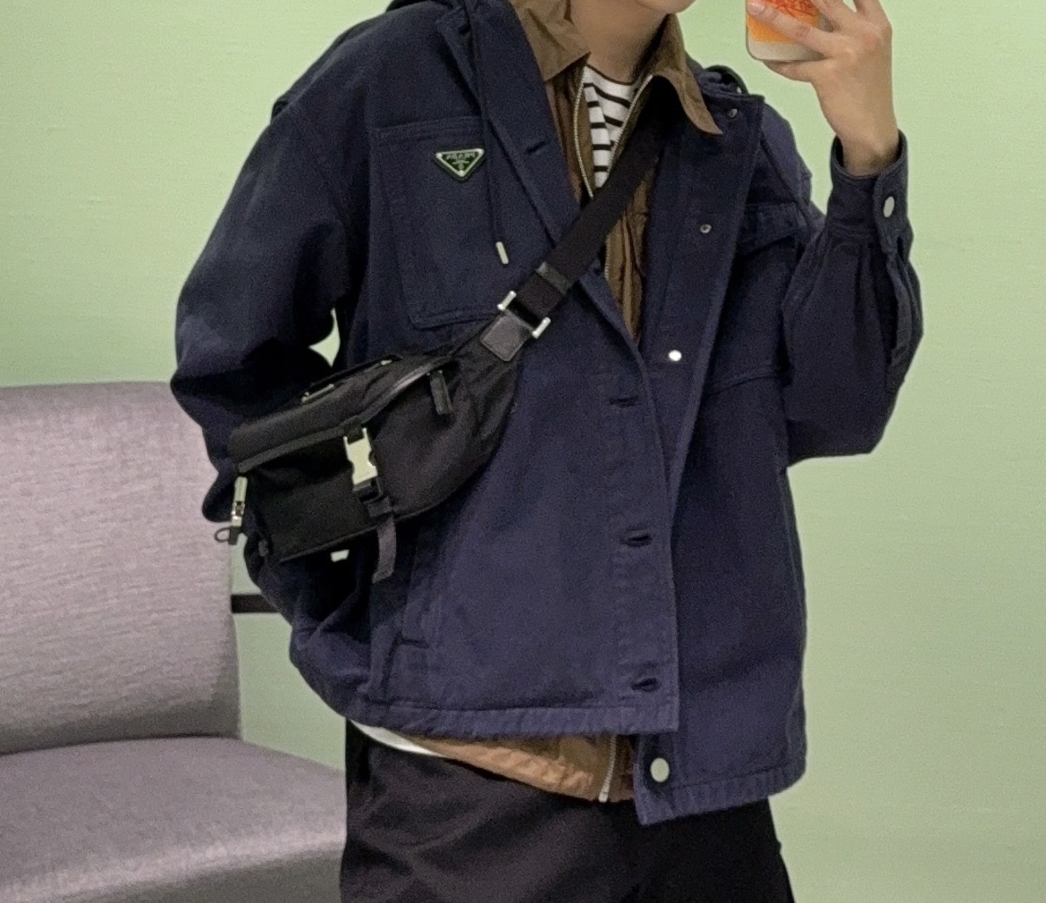 프라다 후드 점퍼