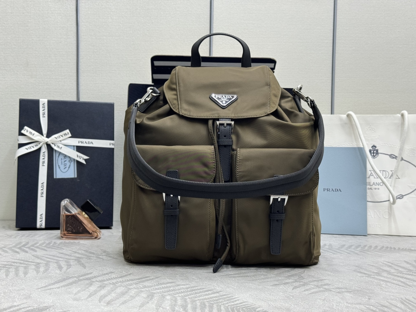 프라다 리나일론 백팩 2VZ110 34x39x15cm
