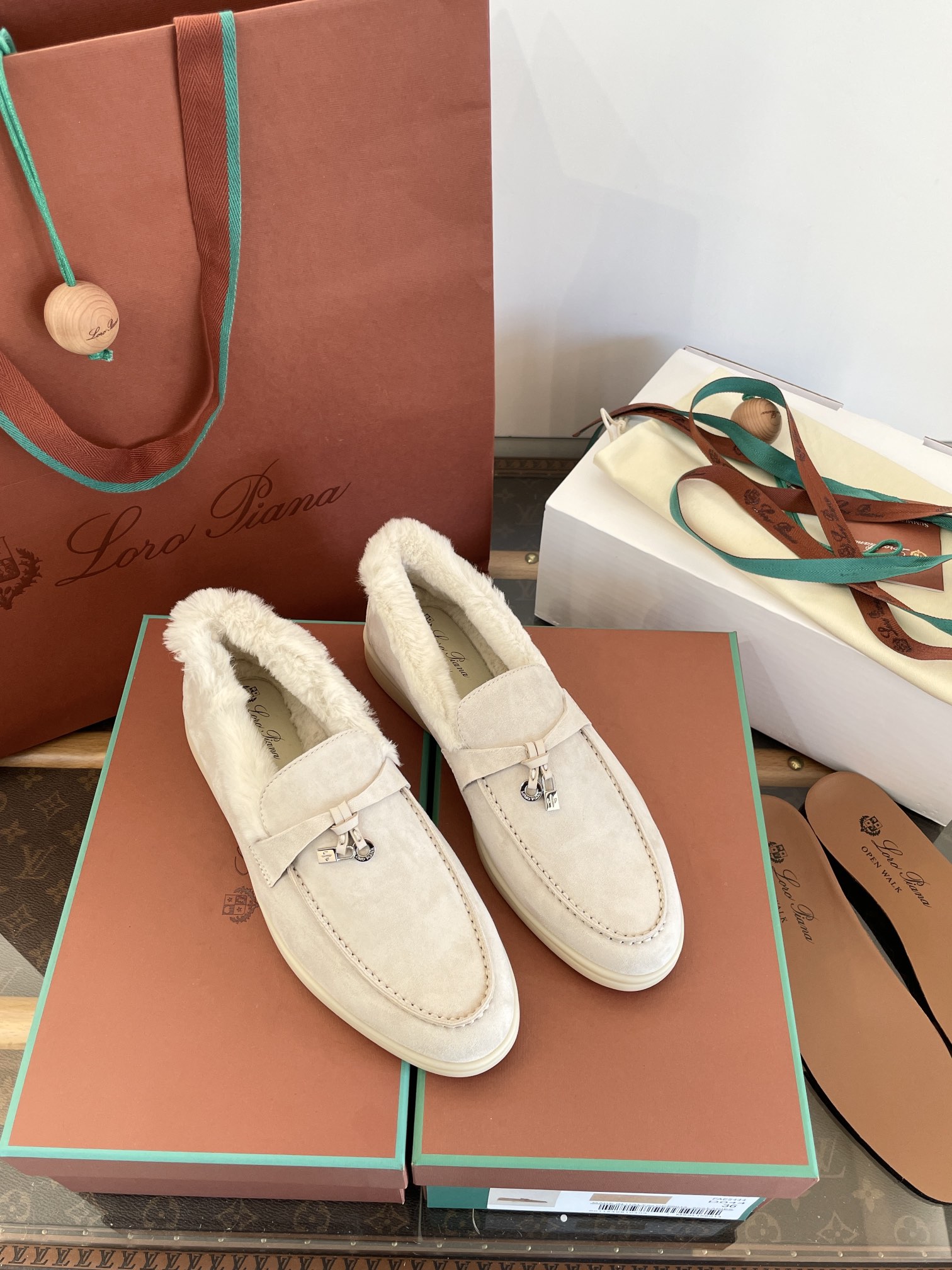 로로피아나 썸머 참 워크 양털