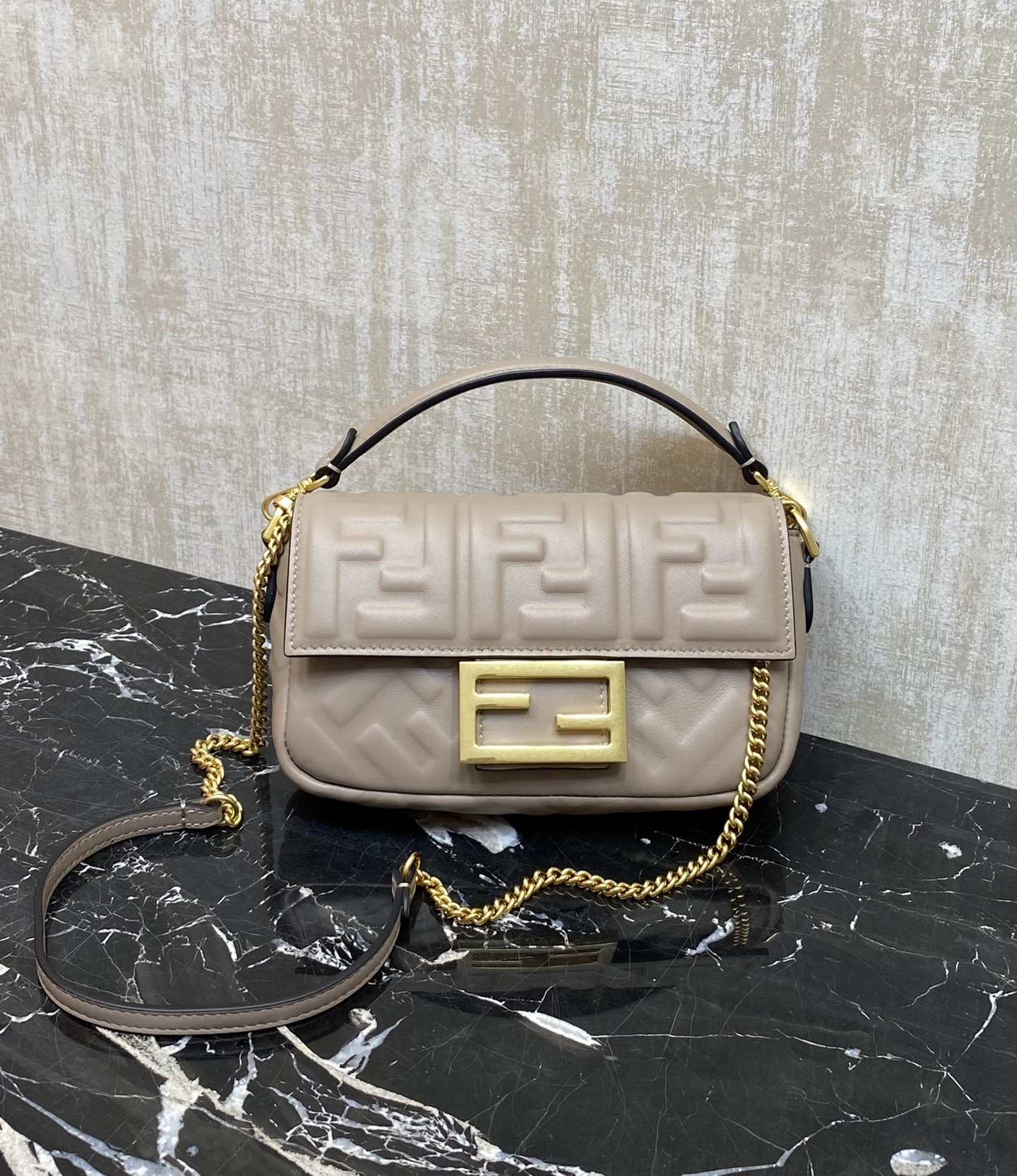 펜디 바게트®  FF 미니  백 4X19X 11.5 cm