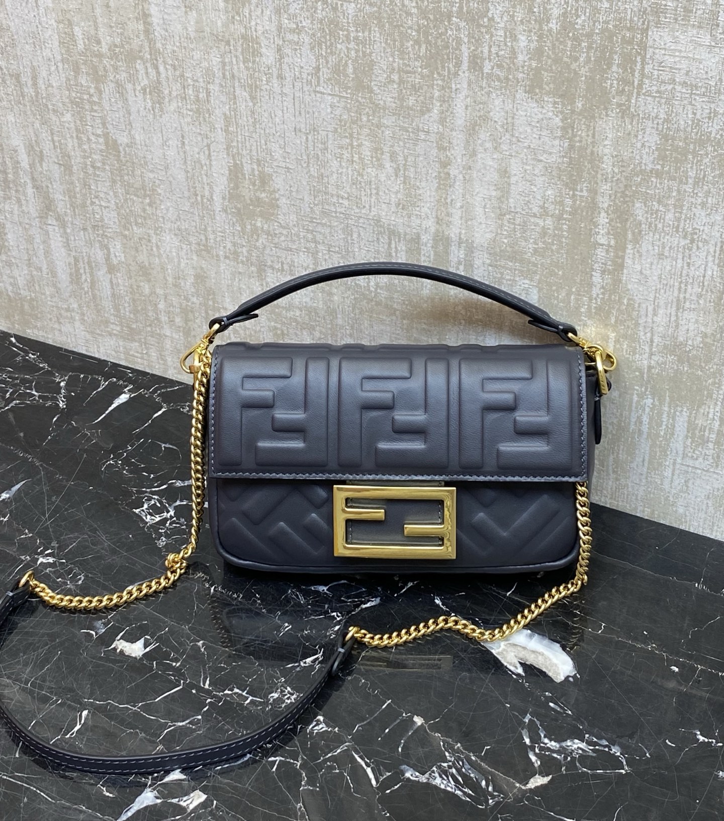 펜디 바게트®  FF 미니  백 4X19X 11.5 cm