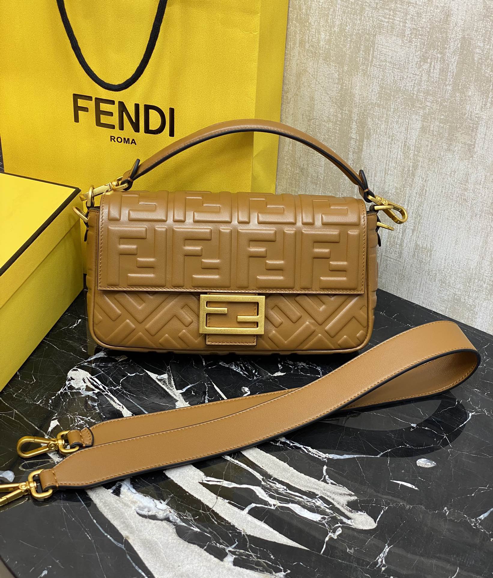 펜디 바게트®  FF  백 26cm