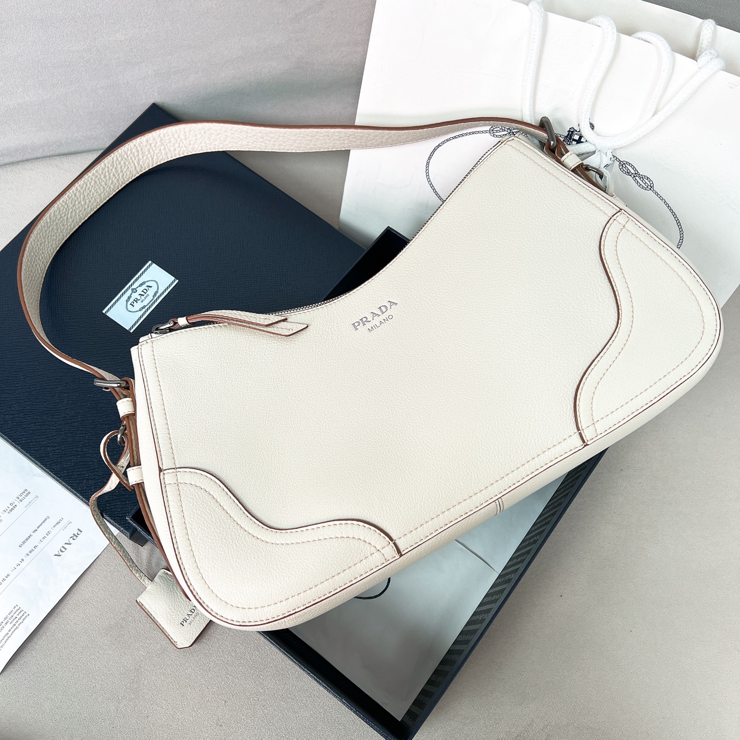 프라다 에메 라지 가죽 1BC280 36*20*11cm