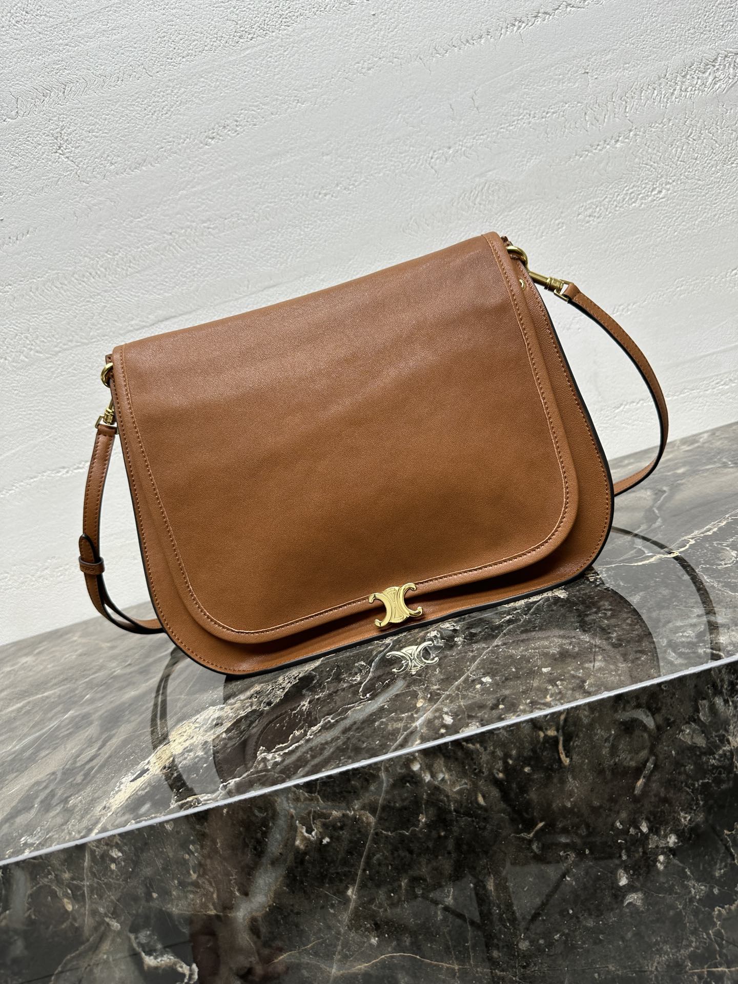 셀린느(CELINE) 셀린느 베사체 브라운 숄더백  32 X 2 X 26cm