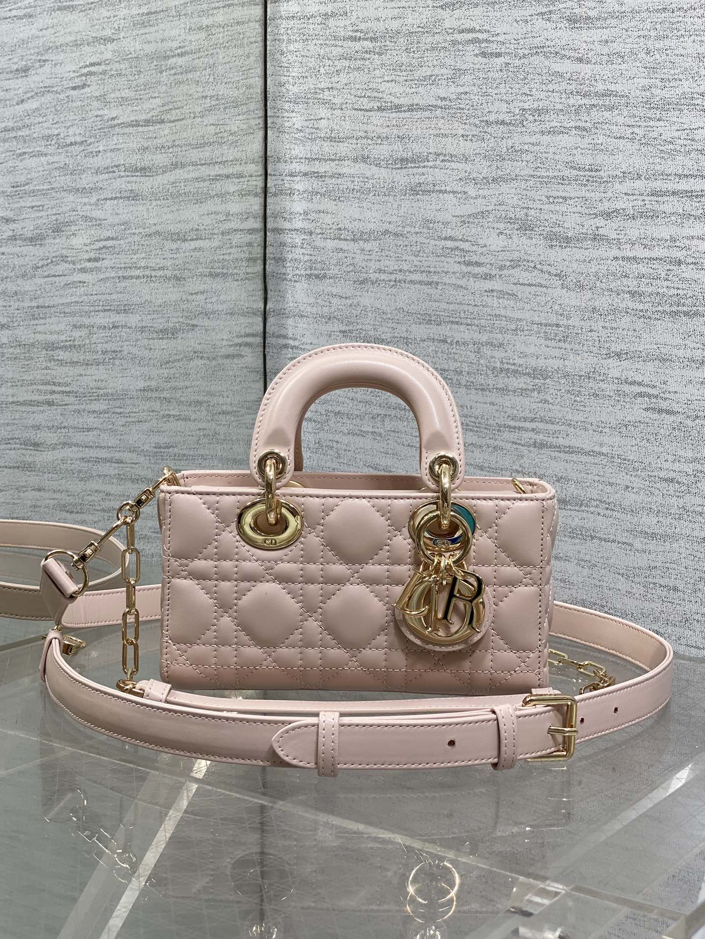 디올 레이디 디조이백 mini  19*5.5*10.5cm