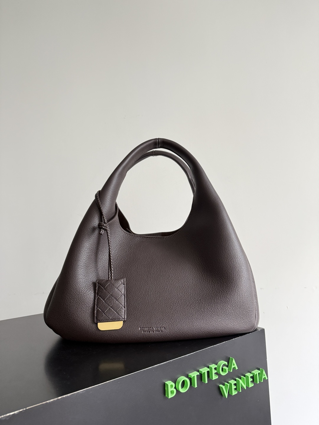 보테가베네타 Campana 라지 아카이브 실루엣 숄더백  844251 39*24*18.5cm