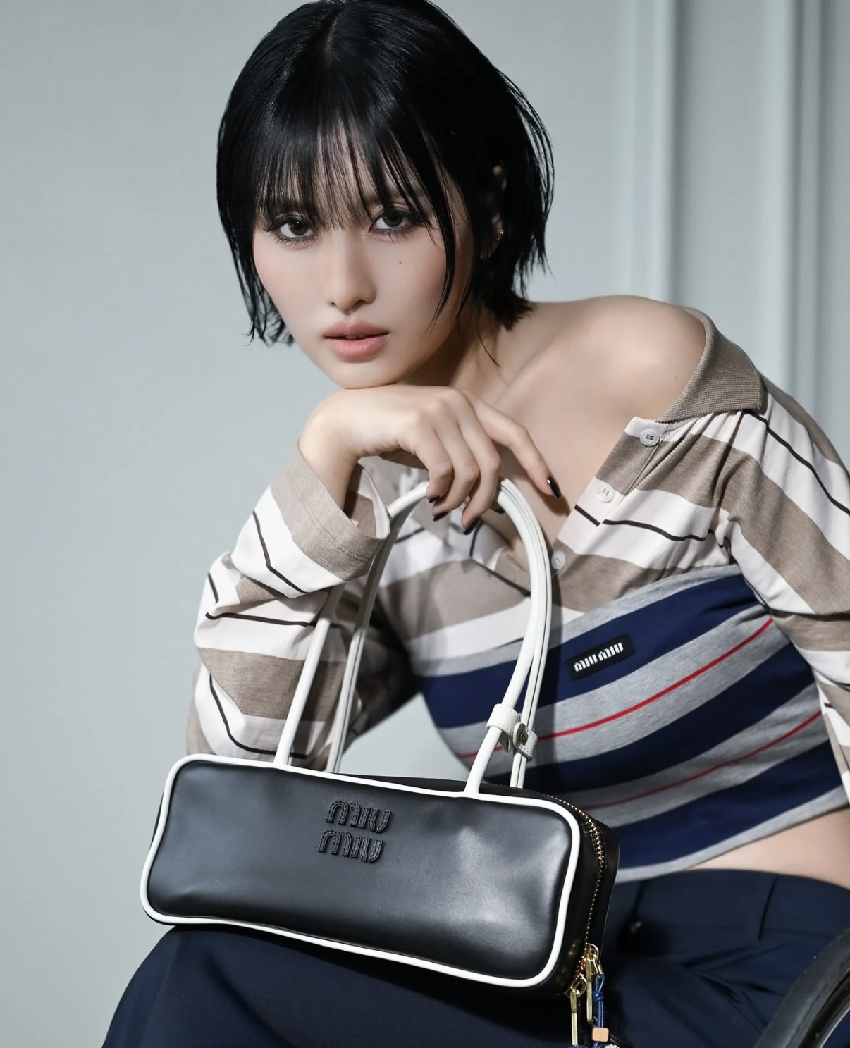 미우 미우 레더 보 백     28x 11.5x  8cm