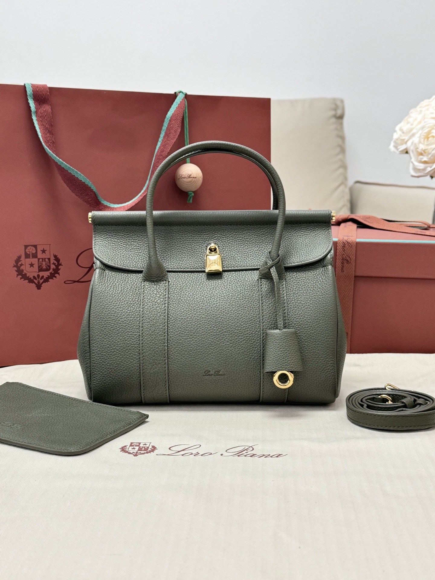 로로피아나 룸 백 L25 FAP6560   25×18×12.5cm