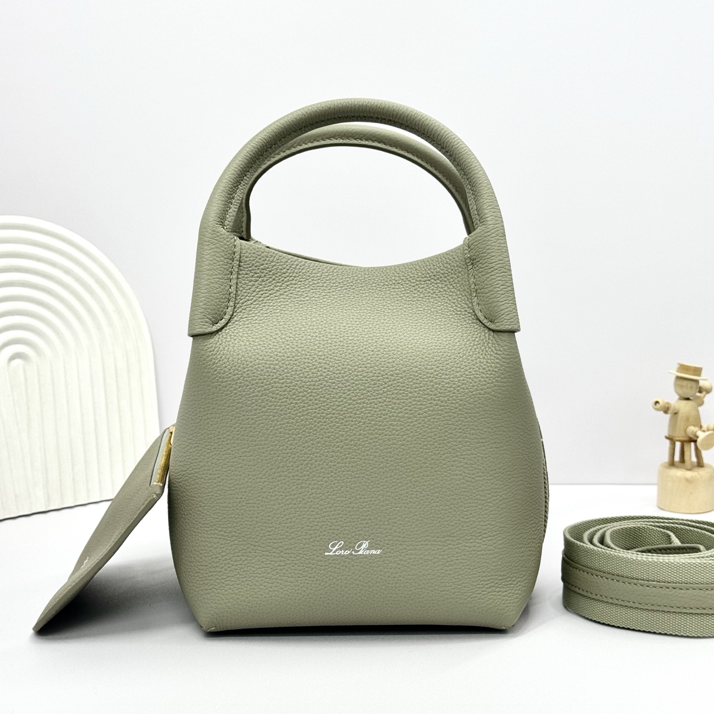 로로피아나 Small Bale bag  17X17X21 cm