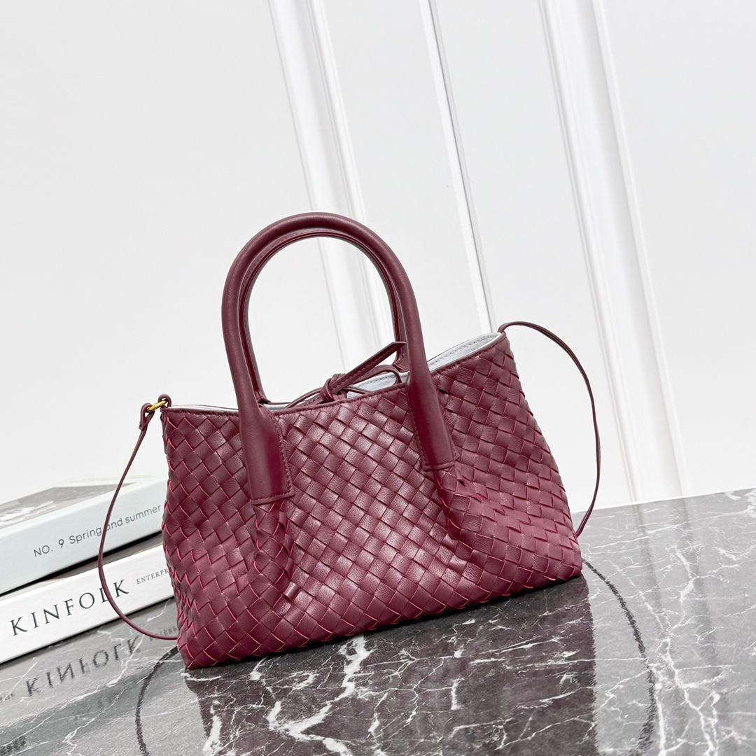 25FW 보테가베네타 스몰 피나코테카 폰단트 835881  24*15*12CM