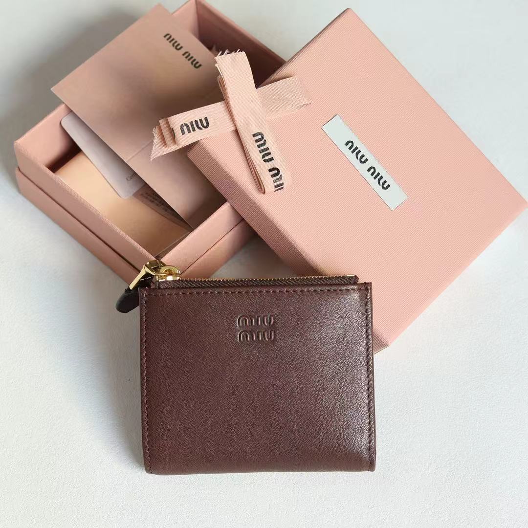 미우 미우 스몰 나파 레더 월렛 브라이어우드