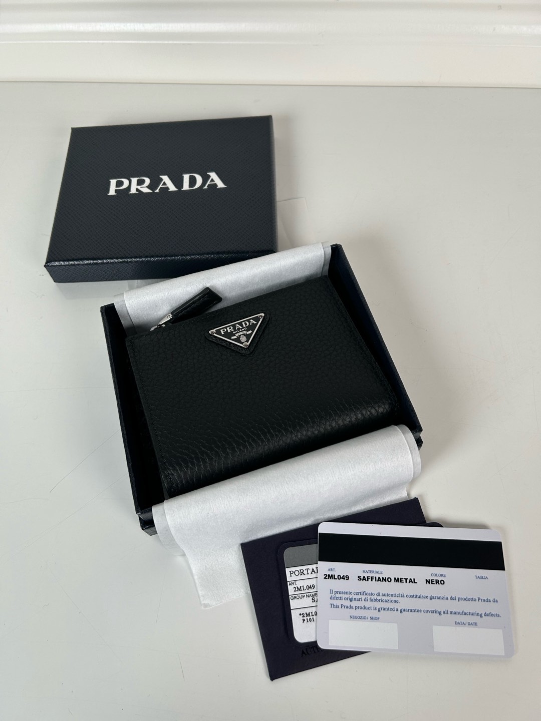 프라다  리나일론 지갑 2ML049
