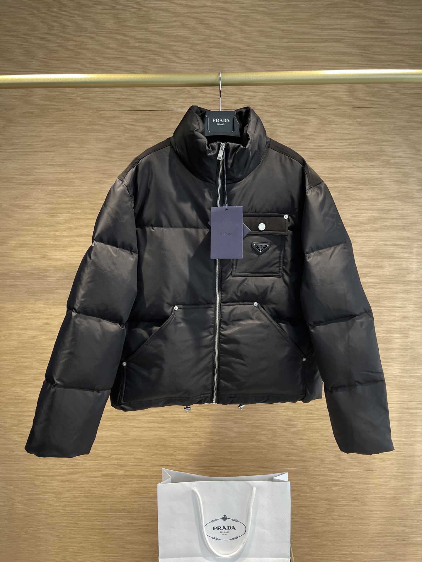 프라다 나일론 다운 재킷  M 사이즈